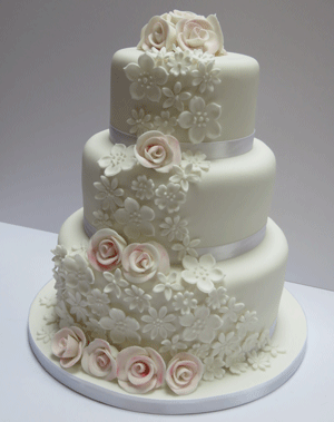 Roses and petals wedding cake